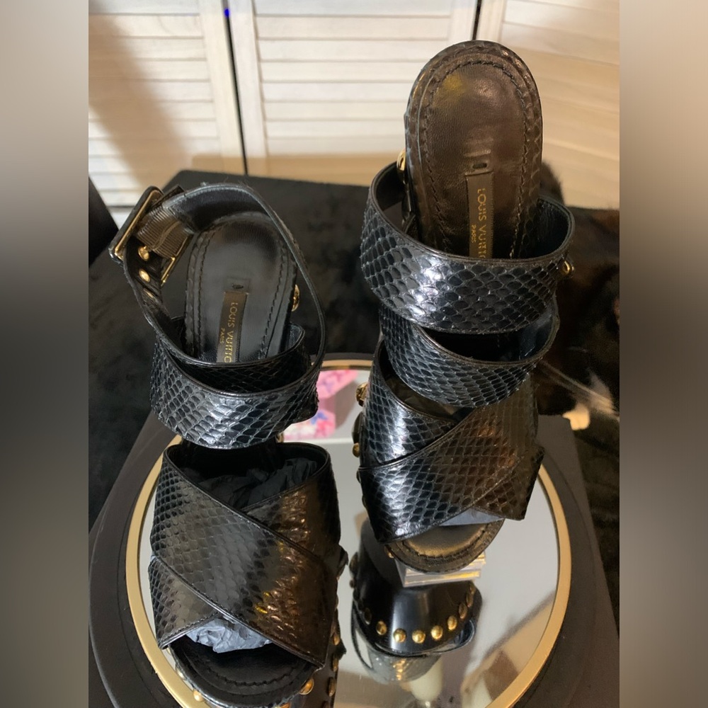 GUC💝Louis Vuitton studded sandals. - Picture 16 of 17